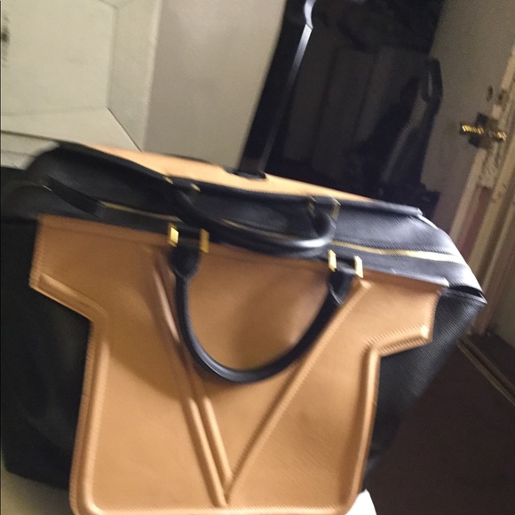 Vionnet Luggage - Picture 3 of 8